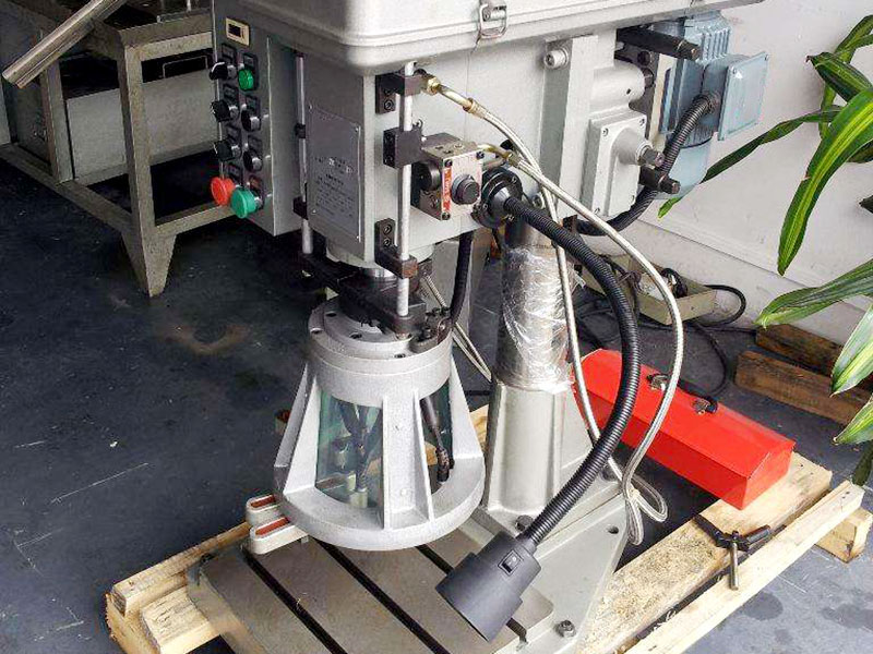 鉆孔機(jī)怎么換料?流程及注意事項(xiàng)