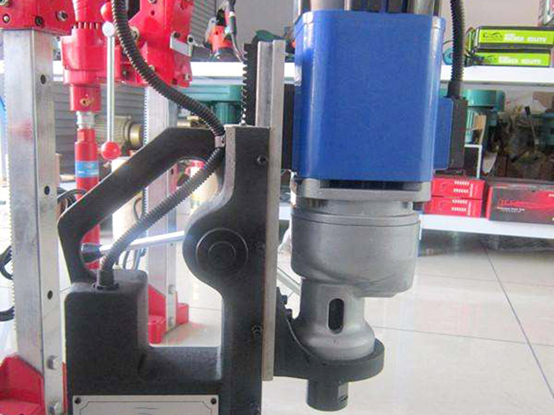 磁力鉆孔機怎么安裝換鉆頭？